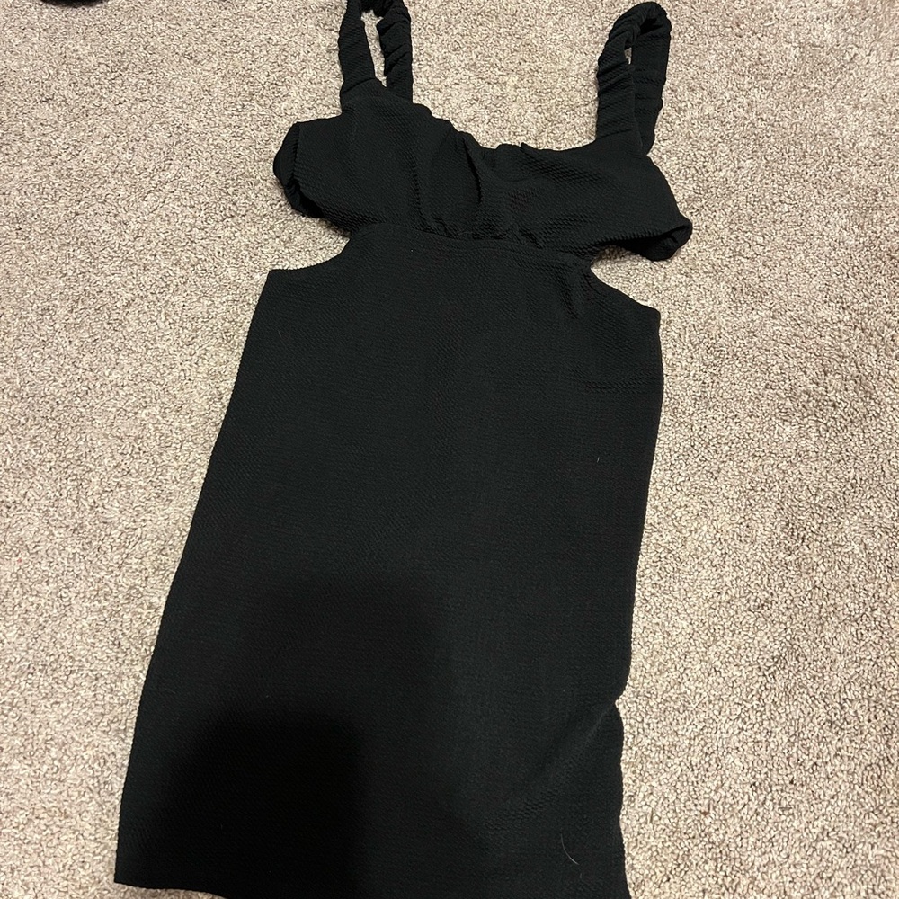 Black Sleeveless Dress
